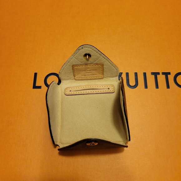 Louis Vuitton Jewelry Case (Orig $ LV Necklace) - Picture 3 of 6